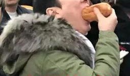 网红弟弟吃瓜图片高清,高清图片揭秘瓜界新潮流